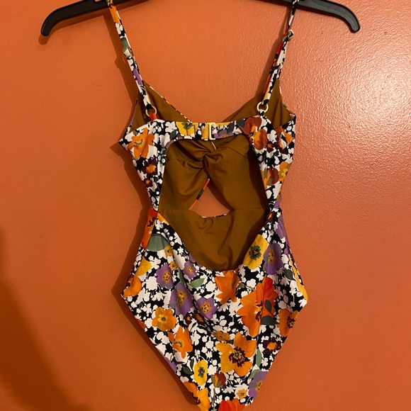 L*Space Meadow Sweet Floral Kyslee One Piece Swimsuit Size 4 - Picture 7 of 11